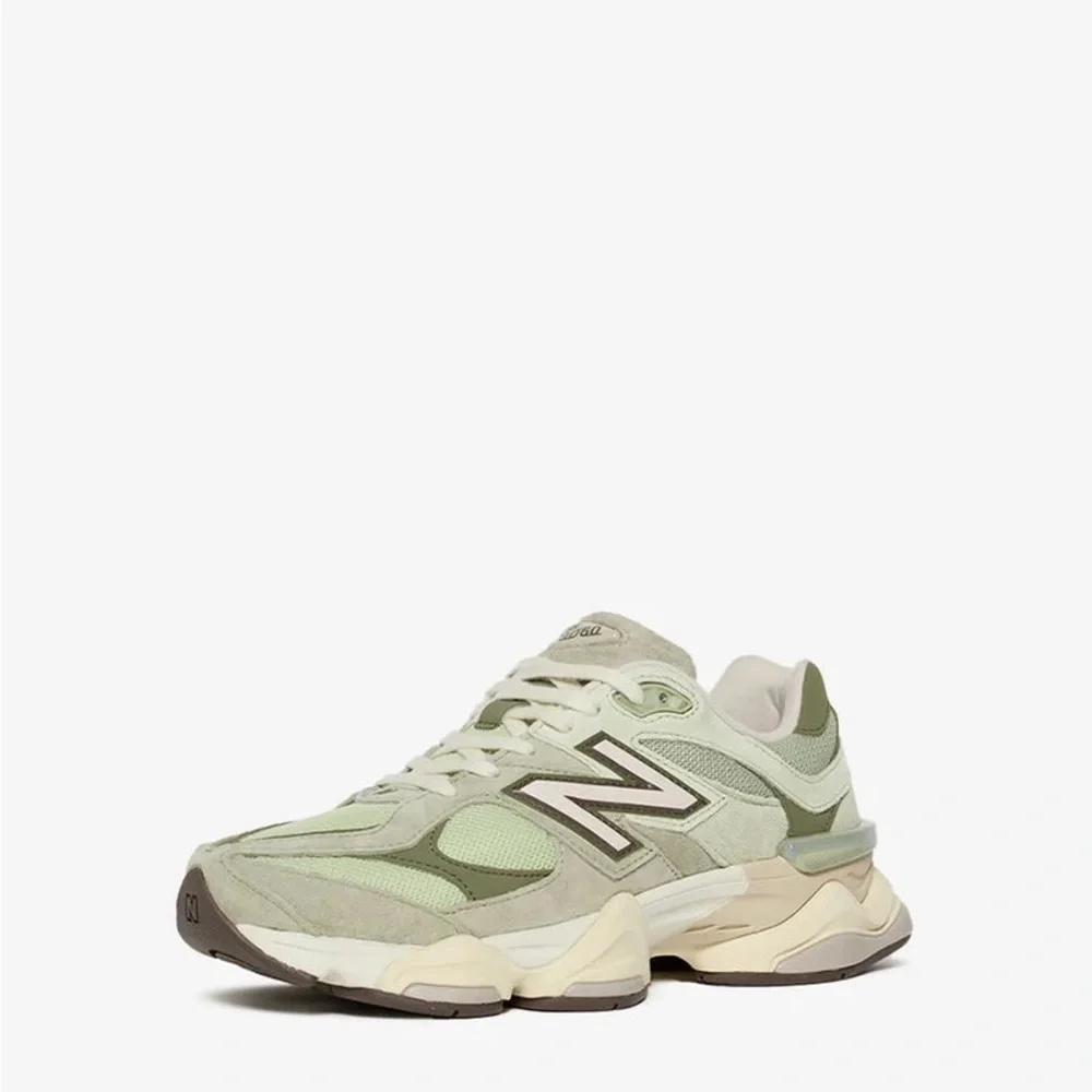 New Balance 9060
Boys' Grade School - Picture 5 of 8